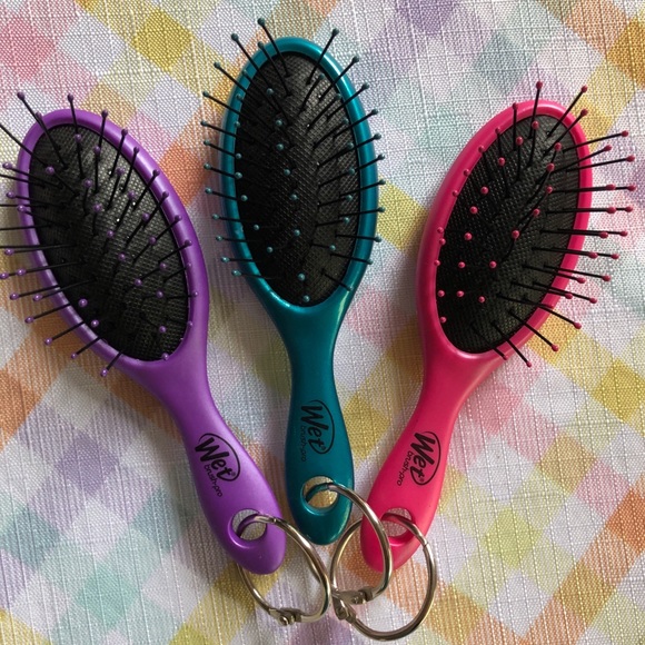 NWT The Wet Brush Limited Edition Key-Chain! 👑 - Picture 2 of 7